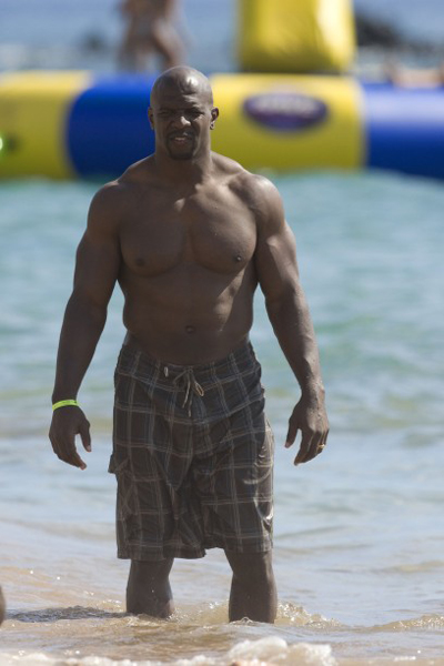 Der Christian
 Löwe ohne shirt, und mit atletische Körper am Strand
